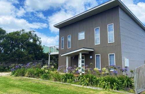 Apollo Bay Casa | Charlie’s Beach House 1Block to Beach Pet Friendly