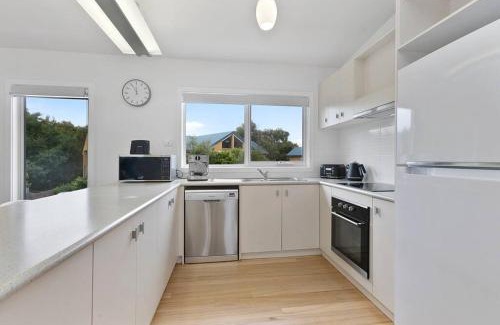 Apollo Bay Casa | Charlie’s Beach House 1Block to Beach Pet Friendly