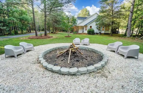 Mint Hill Casa | Retreat in the Woods!