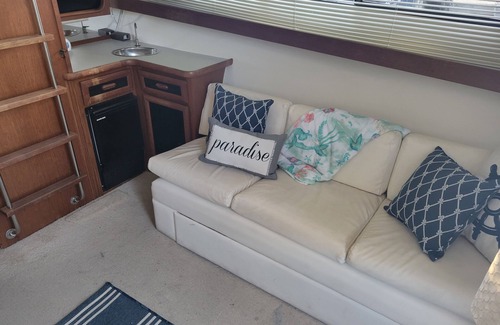 North Carolina Coast Alquiler De Eote | Charlotte Jean - 33ft Cozy Carver Mariner- Unique Stay on the Water