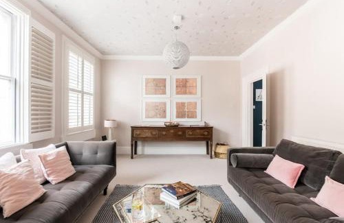 Upper Town Casa | Charlotte Street Apartment