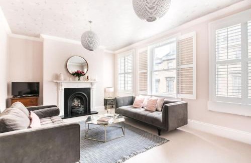 Upper Town Casa | Charlotte Street Apartment