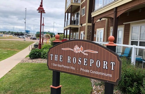 Queens Square Condominio | Charlottetown Port waterfront 2 bedroom/2 bath ground level