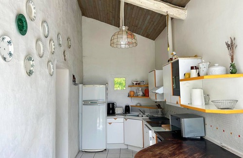 Beauville Casa | Restaurada Casa con piscina en Quiet Little Valley
