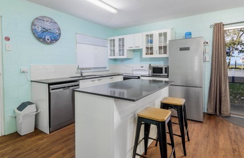 Bongaree Apartamento | Encanto y confort en esta unidad de planta baja con vistas al agua! Welsby Pde, Bongaree