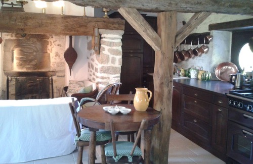 Saint-Molf Casa | Charm and stonework for the festive season
