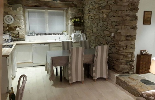 Saint-Molf Casa | Charm and stonework for the festive season