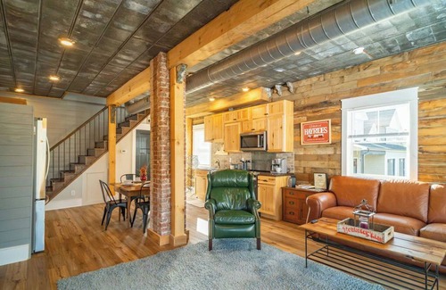 McGaheysville Casa | Charm & Character TOP NOTCH at The Massanutten Country Store