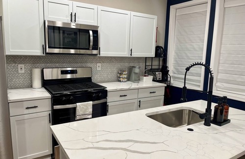 Downtown Baltimore Casa | Charm City Chic! Patterson Park/Pet friendly
