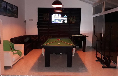 Porto Belo Casa | ¡CHARME, CONFORT Y DIVERSIÓN! ¡SINUCA, PEBOLIM, JARDÍN !!