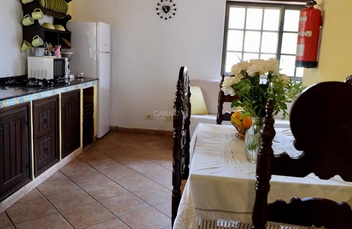 San Bartolome de Tirajana Cabaña | Casa Rural Las Colmenas: Tranquilidad y espléndidas vistas en Cercado