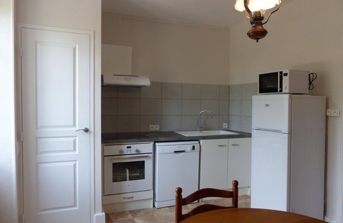 Saint-Bonnet-de-Rochefort Cabaña | Casa con Jardín y Charmo en Corazón de Pueblo