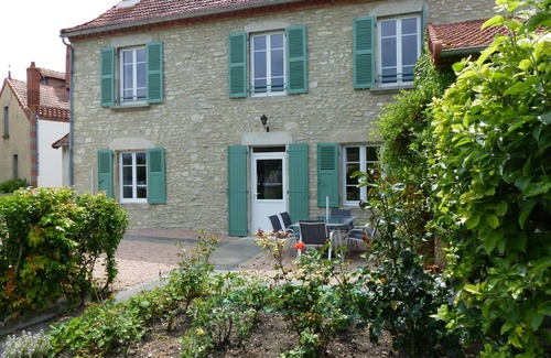 Saint-Bonnet-de-Rochefort Cabaña | Casa con Jardín y Charmo en Corazón de Pueblo