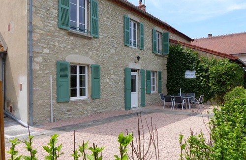 Saint-Bonnet-de-Rochefort Cabaña | Casa con Jardín y Charmo en Corazón de Pueblo