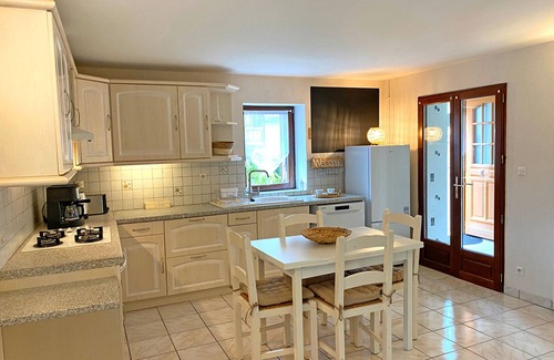 Saint-Bonnet-de-Rochefort Cabaña | Encantadora casa con gran jardín, spa y más, ideal para familias