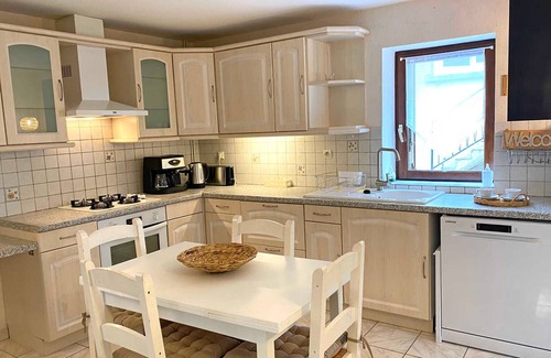 Saint-Bonnet-de-Rochefort Cabaña | Encantadora casa con gran jardín, spa y más, ideal para familias