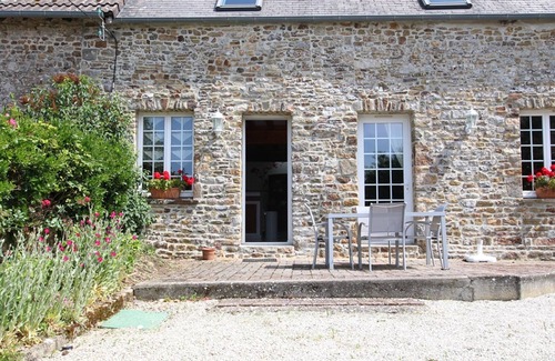 Saint-Maurice-en-Cotentin Cabaña | Casa acogedora con jardín y terraza cerca de la costa de las islas