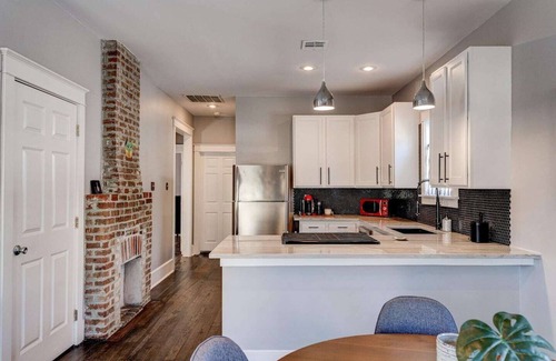 West Riverside Casa | This house is a 3 bedroom(s), 2 bathrooms, located in New Orleans, LA.