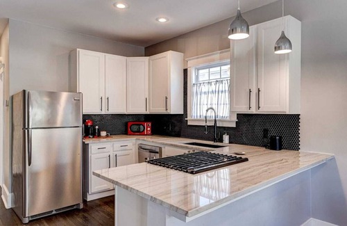 West Riverside Casa | This house is a 3 bedroom(s), 2 bathrooms, located in New Orleans, LA.
