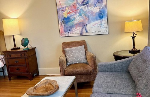 University District Apartamento | Charm, Location, & Fair Price in Seattle