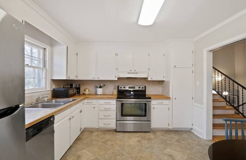SouthPark Casa | Charm of Southpark - 4 Beds & Backyard