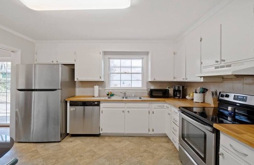 SouthPark Casa | Charm of Southpark - 4 Beds & Backyard