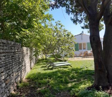 Saint-Clement-des-Baleines Casa | Charmante maison de plain pied avec 700m2 de jardin cloturé