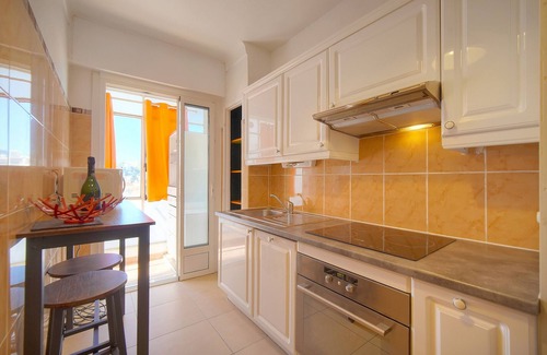 Riou - Petit Juas - Av de Grasse Apartamento | Charmant 2 pièces rénové avec parking A1B244
