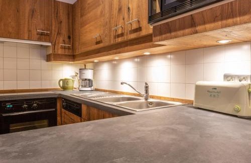 La Clusaz Apartamento | Charmant 4 pièces en centre village, proche pistes - 8 pers, Wifi, parking, balcon, animaux acceptés - FR-1-437-48