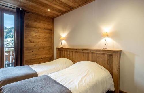 La Clusaz Apartamento | Charmant 4 pièces en centre village, proche pistes - 8 pers, Wifi, parking, balcon, animaux acceptés - FR-1-437-48