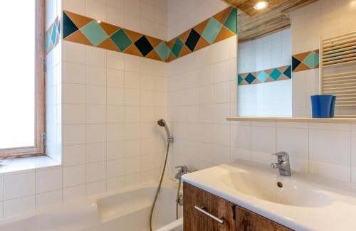 La Clusaz Apartamento | Charmant 4 pièces en centre village, proche pistes - 8 pers, Wifi, parking, balcon, animaux acceptés - FR-1-437-48