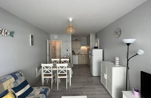 Saint-Hilaire-de-Riez Apartamento | Charmant appartement avec parking, à 50m de la plage - FR-1-324A-25