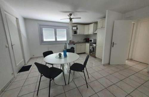 Divonne-les-Bains Apartamento | Charmant appartement au rez de jardin d'une maison