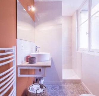 Poitiers Apartamento | Charmant appartement - Chambre séparée - 300m de la gare et accès direct au cœur historique