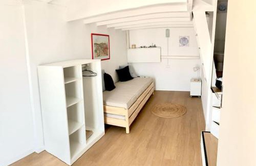 8th Arrondissement Casa | Charmant cabanon les pieds dans l’eau…