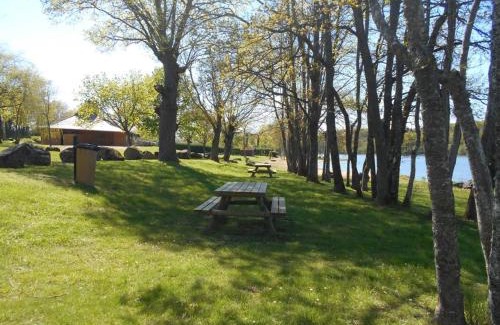 Treignat Casa | Charmant Chalet Familial avec Terrasse et Activités d'Été - Camping 2 Étoiles - FR-1-489-400