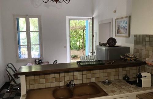 Rodes Cabaña | Charmant Cottage Avec Terrasse Ombragée