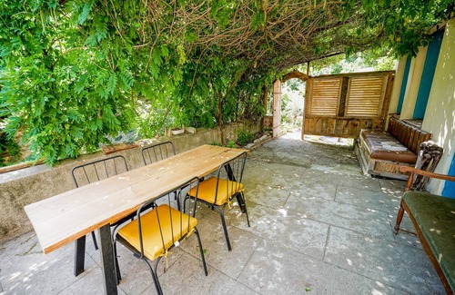 Rodes Cabaña | Charmant Cottage Avec Terrasse Ombragée