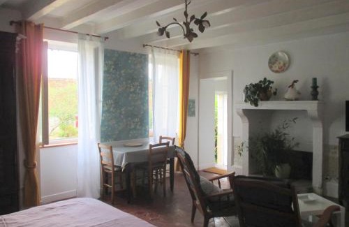 Lurcy-Levis Casa | Charmant cottage rénové avec jardin privé, cheminée, proche forêt, commerces et loisirs - FR-1-489-377