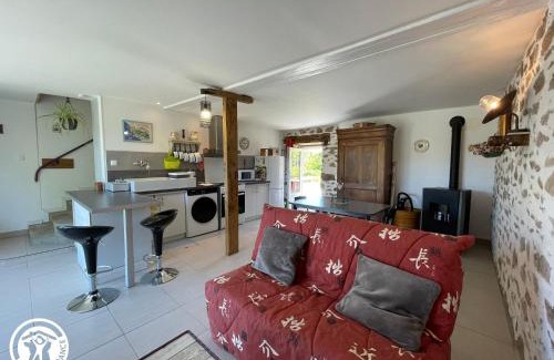 Beaufou Casa | Charmant Gîte à Beaufou avec Terrasse Privée - FR-1-426-581