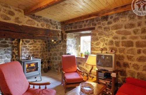 Burdignes Casa | Charmant Gîte 16e Siècle avec Cheminée, Terrasse et Jardin, Proche Ski et VTT, Wifi Inclus - FR-1-496-101