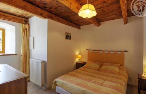Burdignes Casa | Charmant Gîte 16e Siècle avec Cheminée, Terrasse et Jardin, Proche Ski et VTT, Wifi Inclus - FR-1-496-101