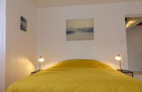 Charroux Casa | Charmant Gîte avec Piscine Privative et Terrasse à Charroux, Village Médiéval - FR-1-489-394