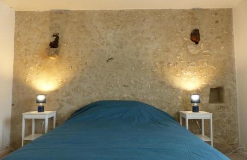 Charroux Casa | Charmant Gîte avec Piscine Privative et Terrasse à Charroux, Village Médiéval - FR-1-489-394
