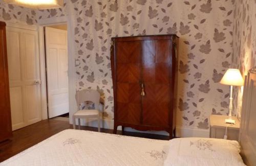 Saint-Ennemond Casa | Charmant gîte avec jardin privatif, cheminée et tennis gratuit à Saint-Ennemond - FR-1-489-11