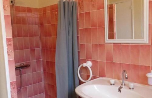 Saint-Ennemond Casa | Charmant gîte avec jardin privatif, cheminée et tennis gratuit à Saint-Ennemond - FR-1-489-11