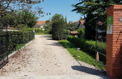 Maringes Casa | Charmant Gîte dans les Monts du Lyonnais avec Jardin, Terrasse et Confort Moderne - FR-1-496-174