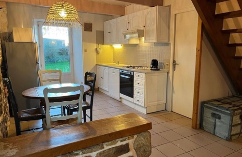 Plougasnou Casa | Charmant Gîte Dans Petit Manoir du XVI ème au Calme à 5 Minutes des Plages