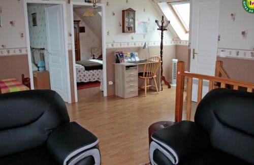 Fiennes Casa | Charmant gîte familial à Fiennes, 2 chambres, jardin privé, terrasse, proche Wissant, animaux acceptés - FR-1-376-118