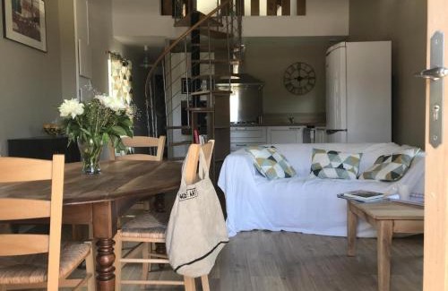 Saint-Andre-dʼApchon Casa | Charmant gîte avec terrasse et piscine, ferme familiale, produits locaux, animaux acceptés - FR-1-496-143